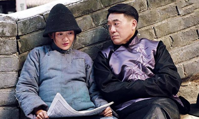 何冰|何冰37岁走红，1998年李海洋倒贴5000块钱办婚礼：白捡了个老婆