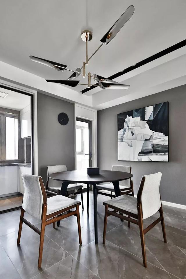 140㎡现代简约，简洁大方黑白灰，满屋实用舒适的氛围