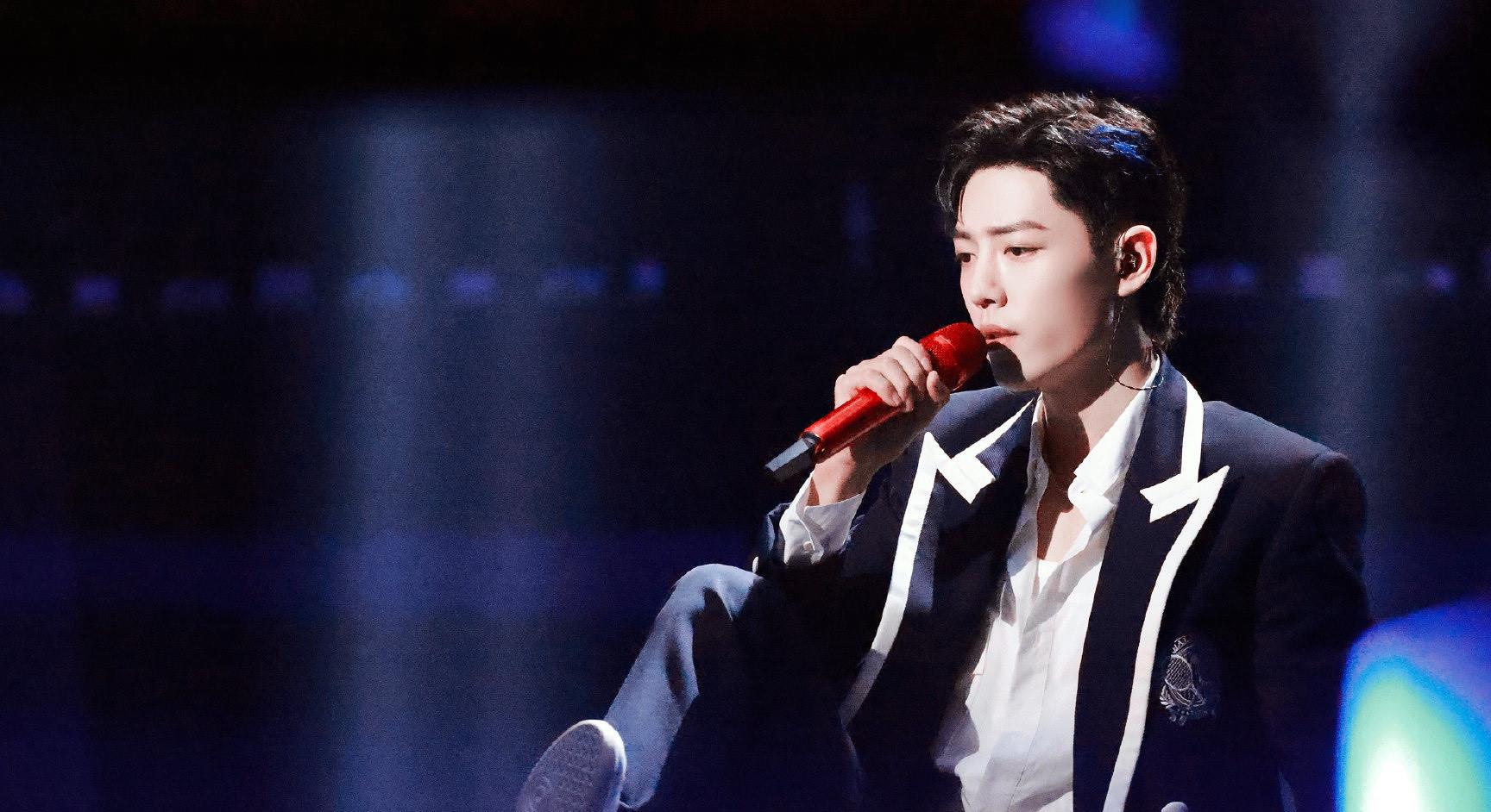 肖战|肖战挑染蓝发宛如海神，六点平衡被赞六边形战神