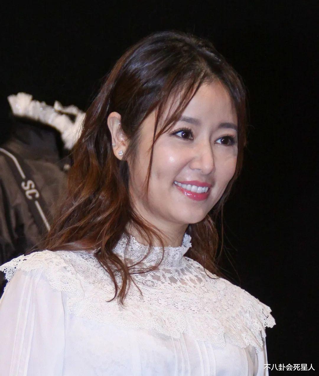 明星|一笑就露馅，这15位明星的牙，“丑”得千奇百怪，太出乎意料