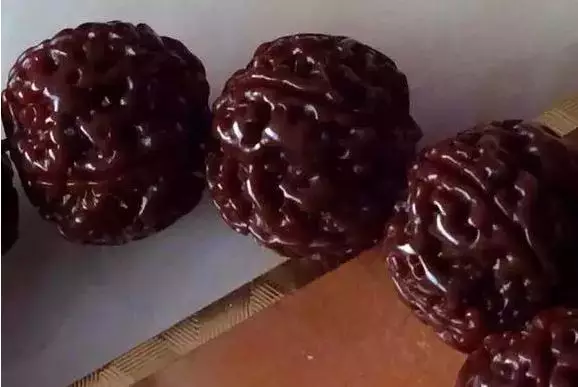 钱币|出什么汗，就变什么色？