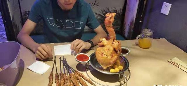 欧问凝|“请人吃饭,借口上洗手间结账了,比当面来得舒服”你怎么看?