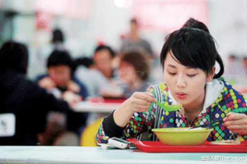 杨紫|明星校园生活大不同！AB一周10块钱，郑恺开豪车上学，杨紫接地气