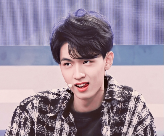 相声|秦霄贤的相声功底有目共睹，最大问题是没找准定位