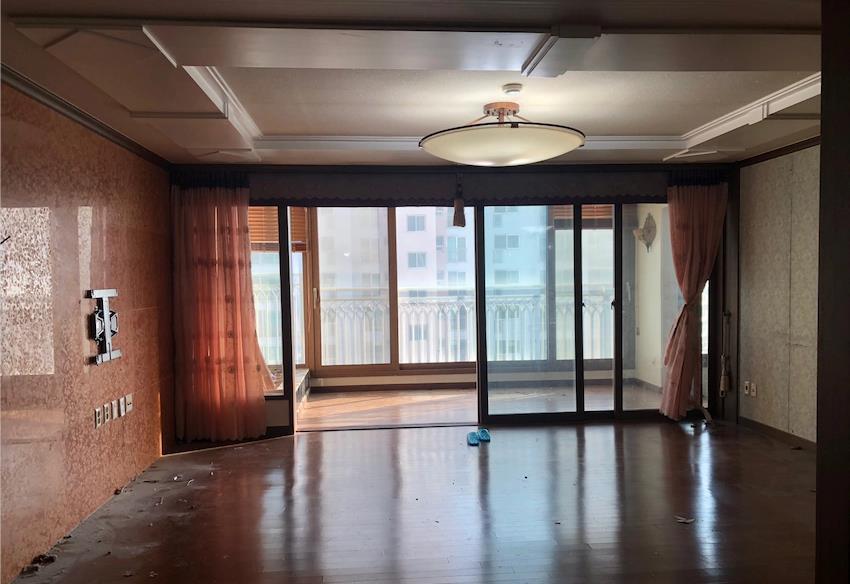 156㎡二手精装房完成蜕变，将简约风贯彻到底，清爽干净越看越喜欢