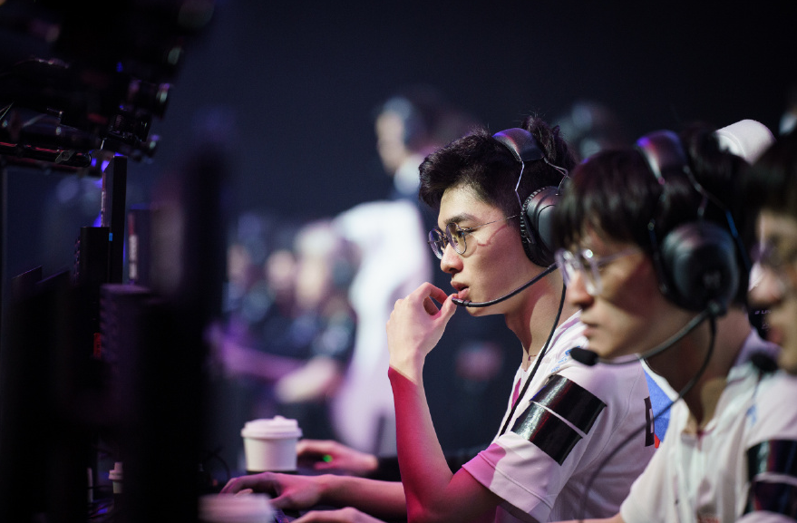 blg|BLG没想象中那么强？选手来自不同队伍，化学反应成最大问题