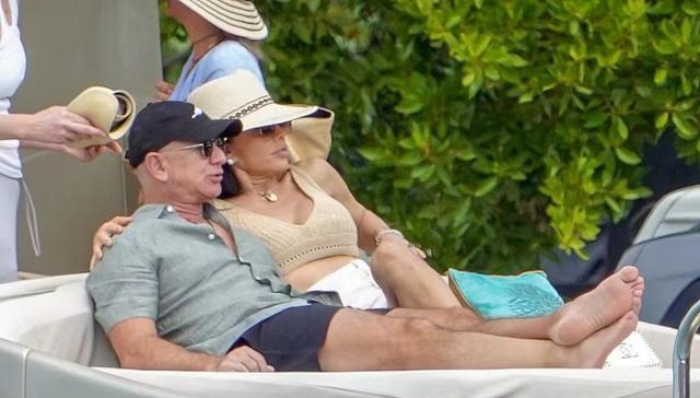 帕特|为了51岁的阿姨，世界首富不惜跟原配离婚，还付出了3千亿的代价