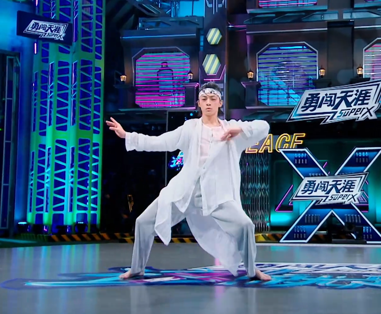 街舞4|《街舞4》第四期，炸点、槽点太多了，简直嗨翻天！