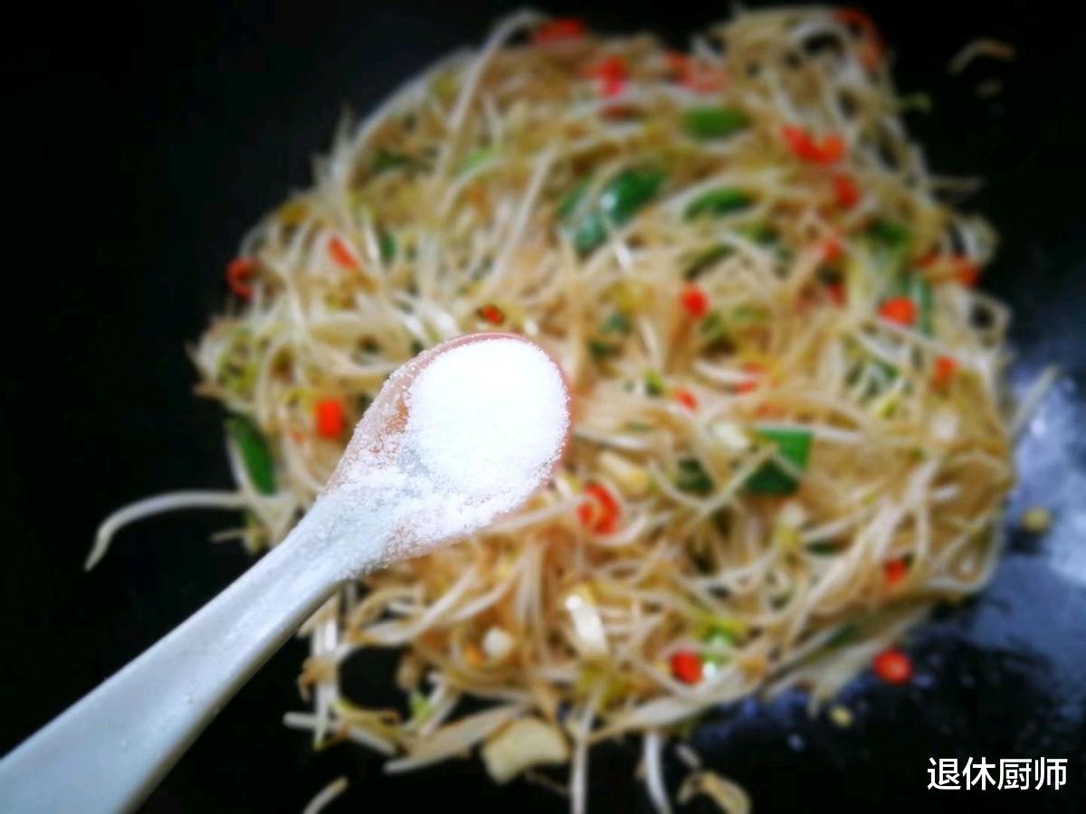 豆芽|用它代替晚餐，清脆爽口，2块钱炒一盘，坚持吃，体重悄悄轻了