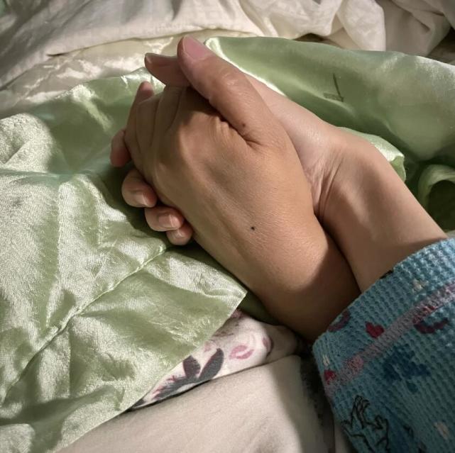 孙侨潞|孙侨潞去世一周年,13年闺蜜晒与其生前合照,承诺会替她照顾妈妈