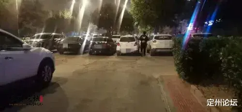 定州论坛 河北定州：人行道堵了一排车，网友怒曝光！ ?