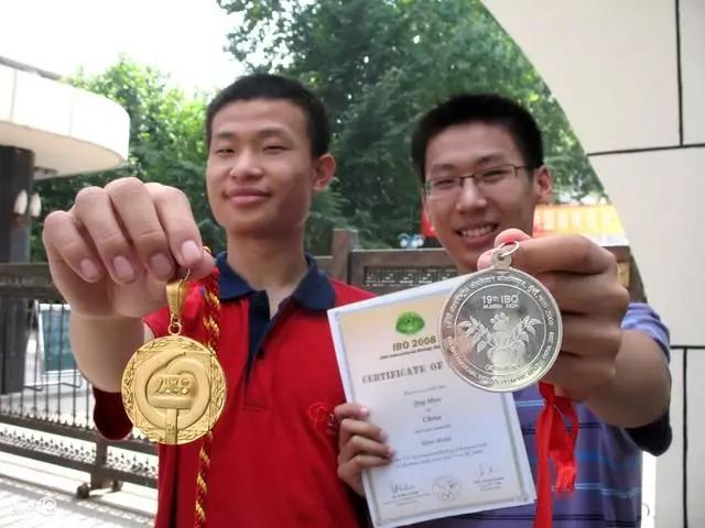 张雨绮|北大“韦神”18岁视频流出，耿直回怼采访者，个性十足让母亲无奈