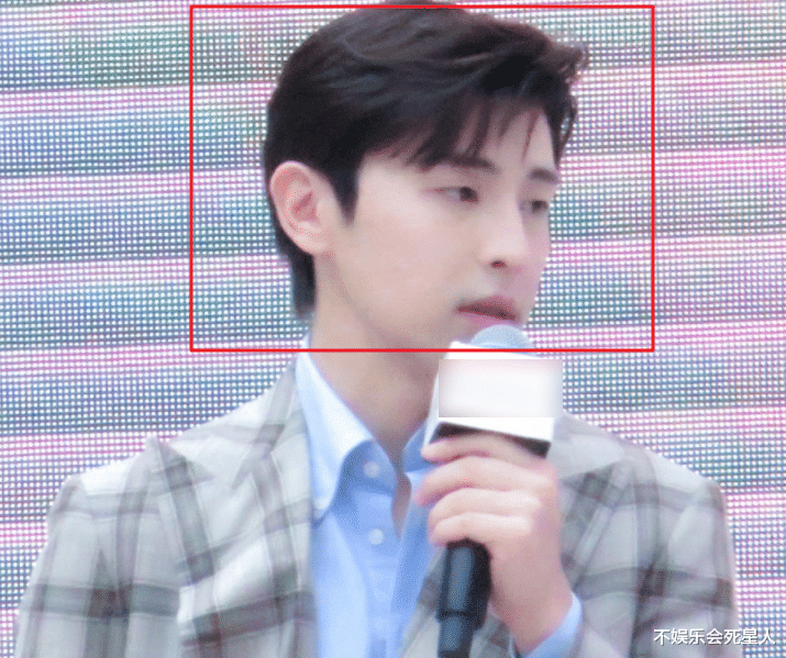 邓伦|28岁邓伦参加线下活动，现场画面一度失控，这黑眼圈让我看愣了