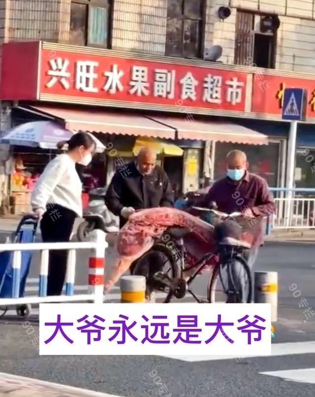 常州大爷“一买而红”,众人屯粮,他直接骑自行车买了半头猪