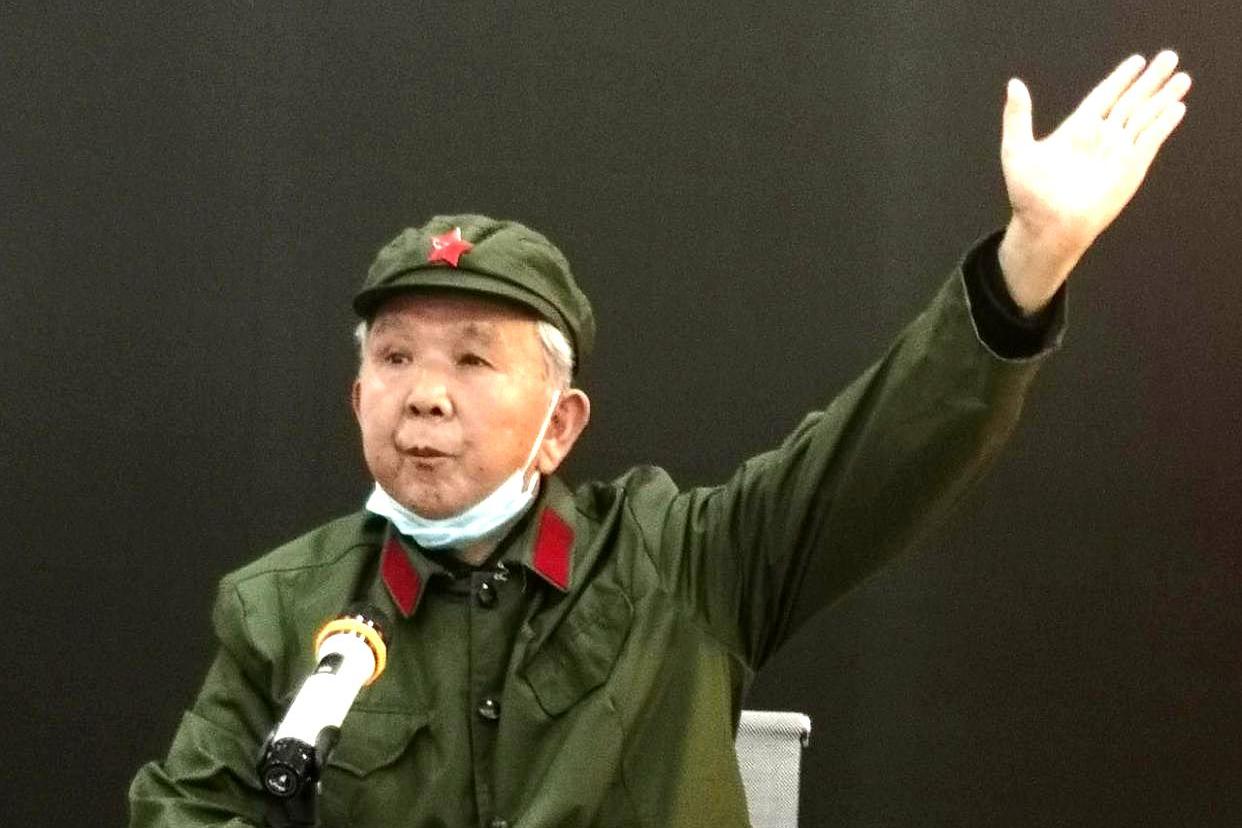 胡了说扒道 送你一朵小红花,武汉钢城十二小的手势舞,献礼退役老兵