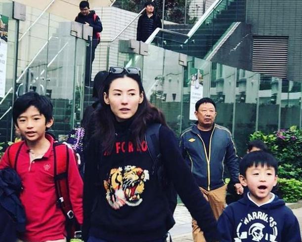 迪丽热巴|谢贤开导孙子不要记恨谢霆锋，宝宝的一句话，让老人内心悲痛万分