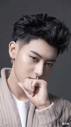 黄子韬|淡定吃瓜：黄子韬资源降级？热巴想走正剧路线？陈飞宇大火？