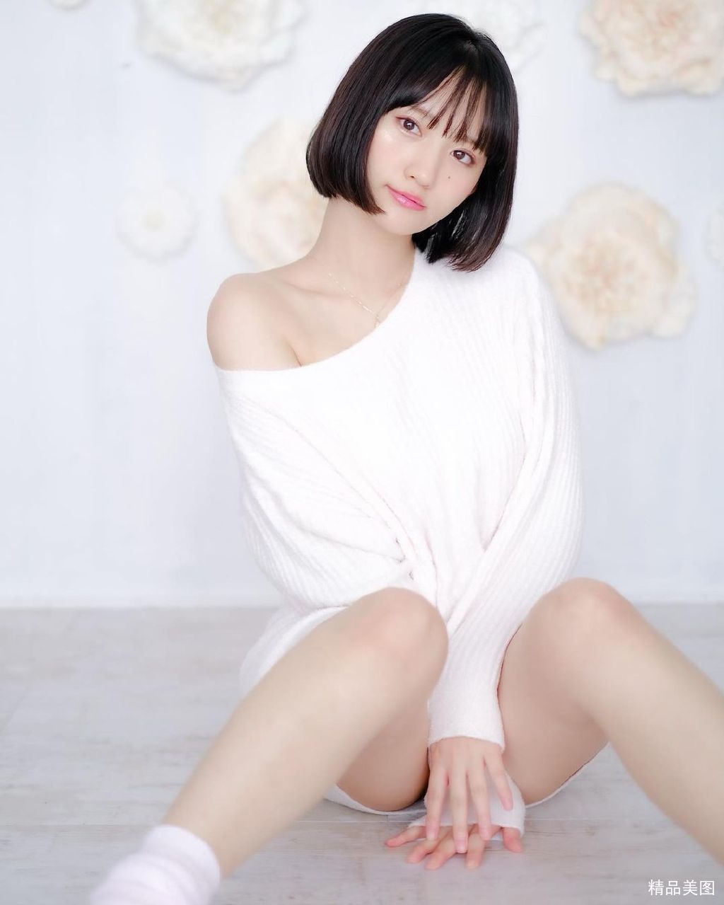 短发|迷人短发小美女气质清新写真