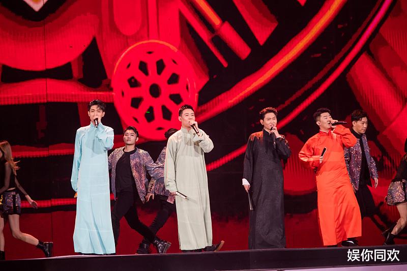 德云社|郭德纲：在德云社七队中随便两个人，都能把德云社买下来！