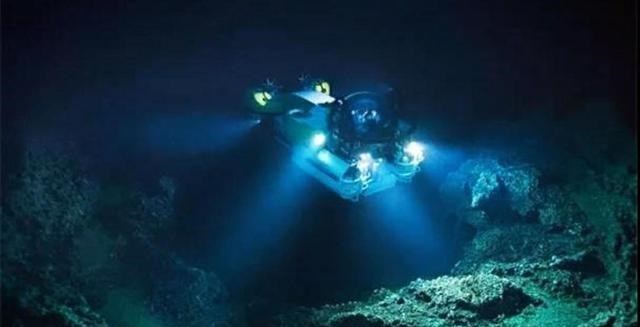 基因 马里亚纳海沟深度超过一万米，那里的温度怎么样？水还是液态吗？