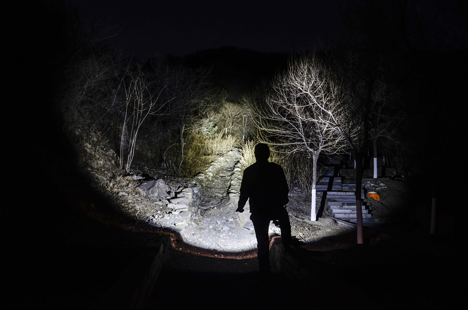 电池|明亮便携颜值高,手电就选务本新品C2