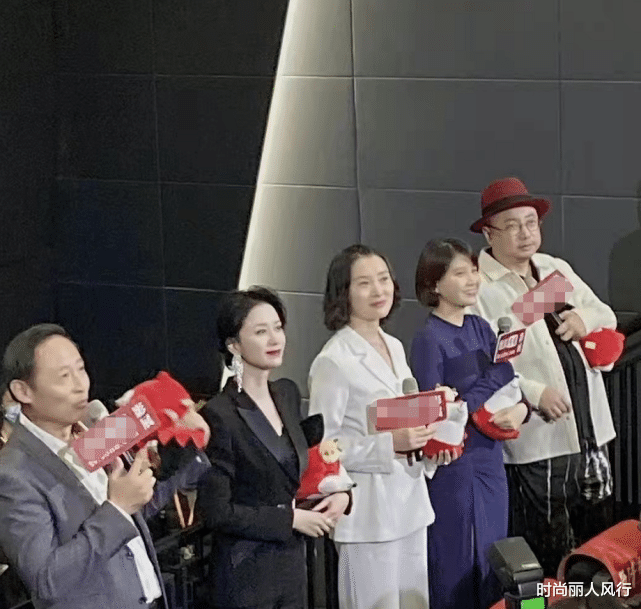 马伊琍|马伊琍这次又尴尬了！穿西装高调亮相，却被吴越倪虹洁大抢风头