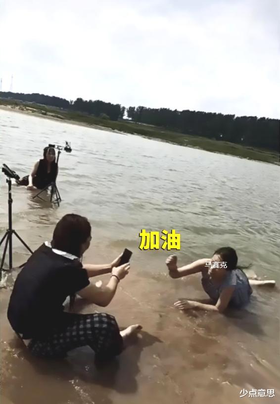 河南 千年暴雨惨被蹭流量：一条小河趴7、8个主播，各个大喊“河南加油”