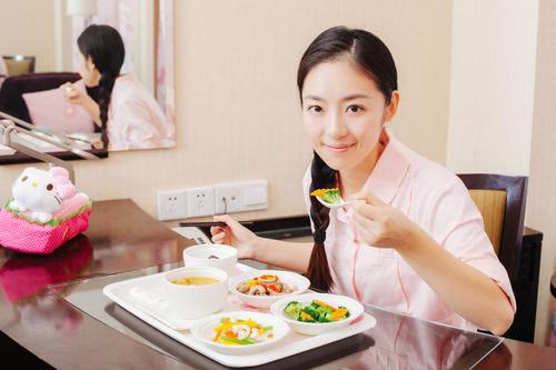 急诊室老苗|新生儿出生时的“斤两”，关系着以后的“福气”？标准体重是多少