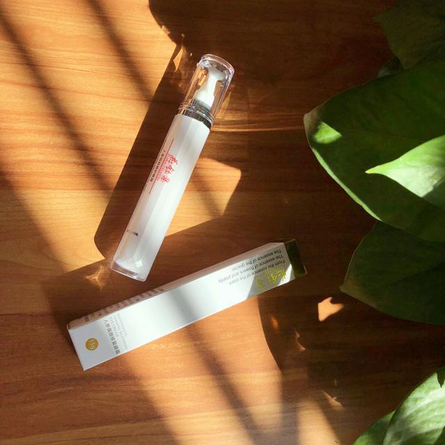 眼霜|平价的贵妇的眼霜，促进吸收加快眼周循环，淡化细纹让你保持年轻