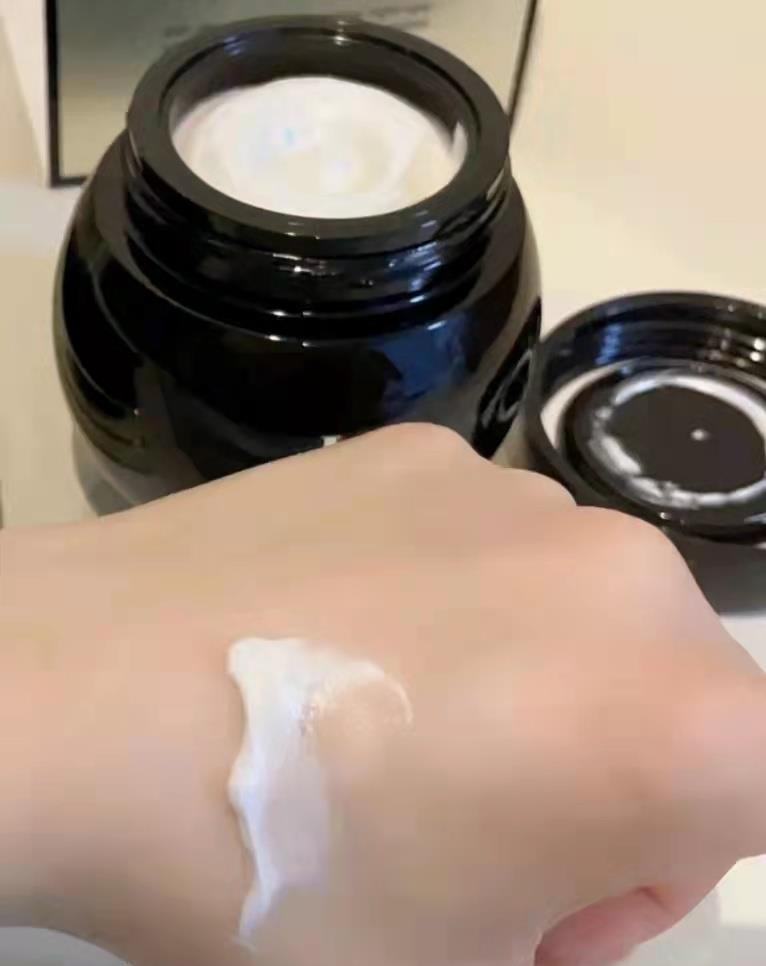 连衣裙 为什么海蓝之谜、赫莲娜这么贵，销量还这么好？主要因为以下几点