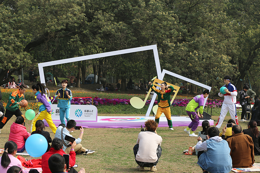 热点事儿 盛世迎大运、花重锦官城 来植物园打卡第二届草地音乐会