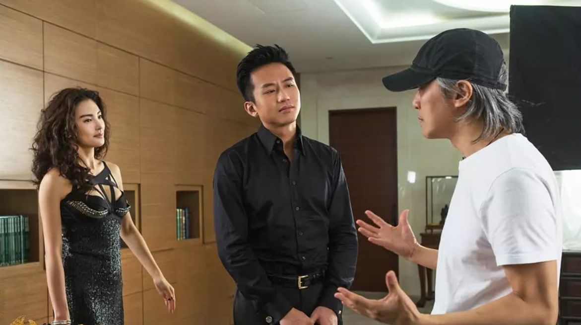 美人鱼|又一部网大烂片，《美人鱼》全片靠克拉拉吸眼球，全程“躺着演”