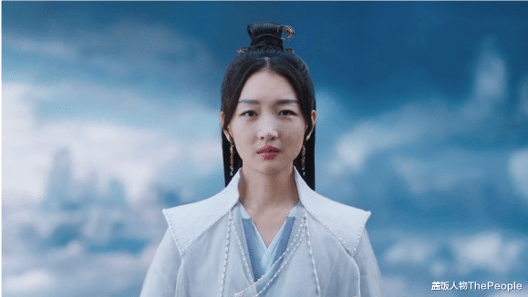 刘亦菲|红毯比美直角肩稳赢、古装造型斜肩显气质，女星肩部较量也有玄机