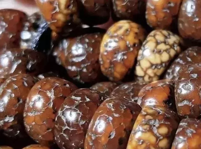 翡翠|玉化星月菩提，都快烂了还这么贵？