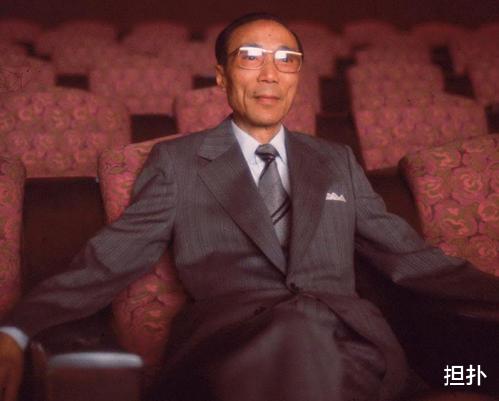 红牛|86岁百亿富豪想娶19岁姑娘,被家人拒绝后绝食对抗,不久之后病逝