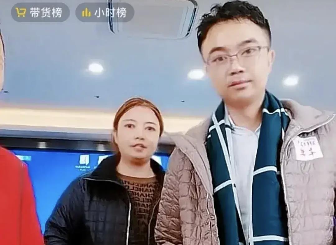 带货|堂嫂卖力直播，销量惨淡频繁被骂，称即将官宣，也挡不住人心所向