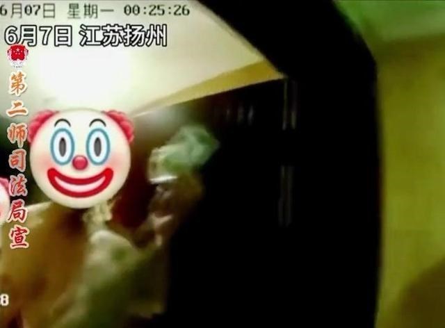 扬州一男子与女子开房被查，坚信对方仙人跳，报警把自己送了进去