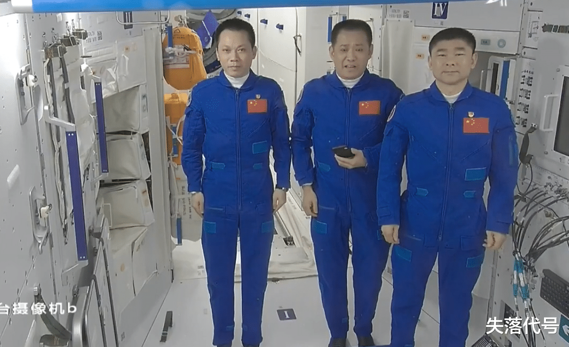 神舟十二号 神舟十二号返回地面,过程通信中断了4分钟,观众肾上腺素狂飙