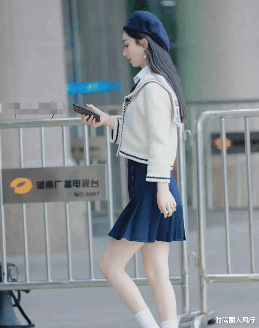 赵丽颖|明星证件照曝光！赵丽颖穿黑西装太有Dior范，换校园风更时尚开挂