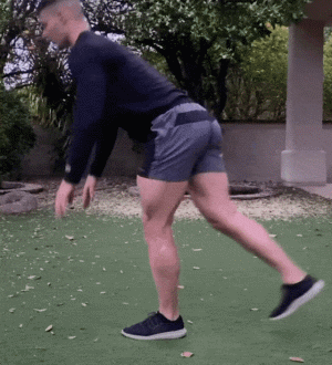 饮食|小男孩看到强壮的肌肉后，露出惊讶的表情，网友：这也太逗了！