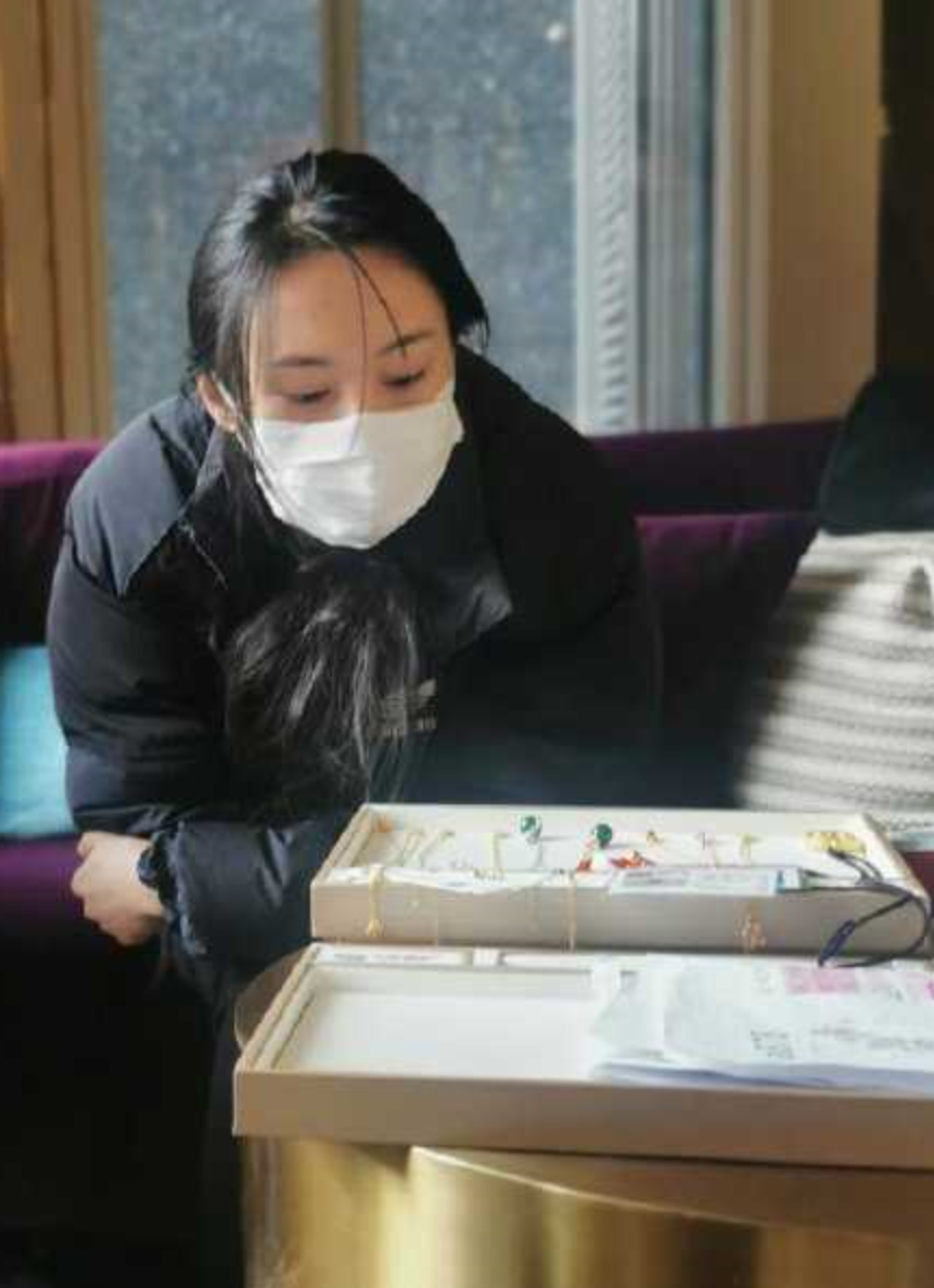 郑爽|郑爽庭审现场唯一的旁听者发声：双方律师有说有笑，郑爽数次落泪