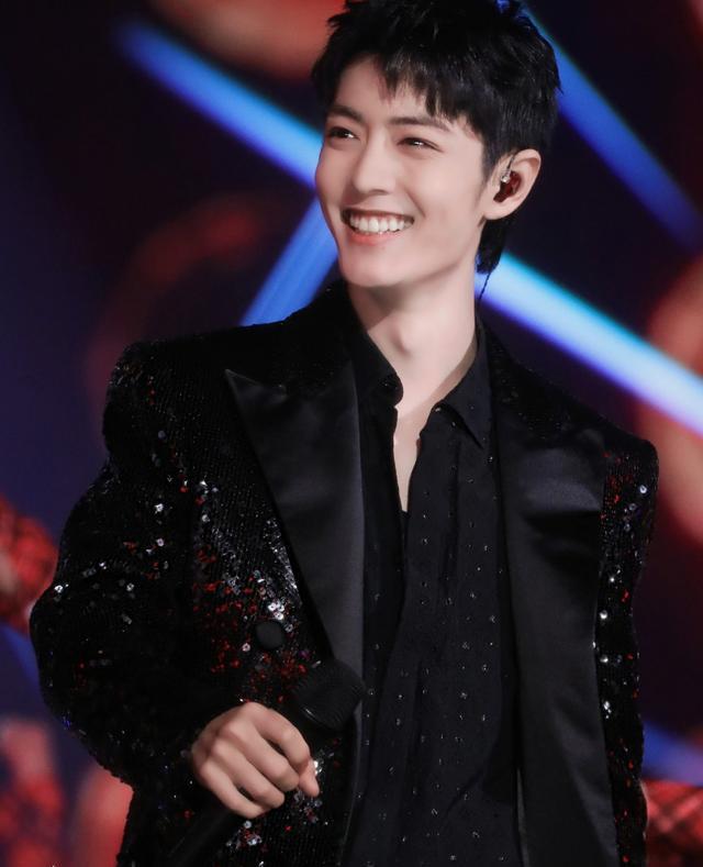 肖战|知名剧评人点评肖战，强调肖战很“清醒”，还送上了暖心祝福