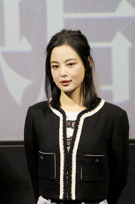 雷佳音|雷佳音亮相上海和这位女星炒CP了？网友：人瘦了头还是很大！