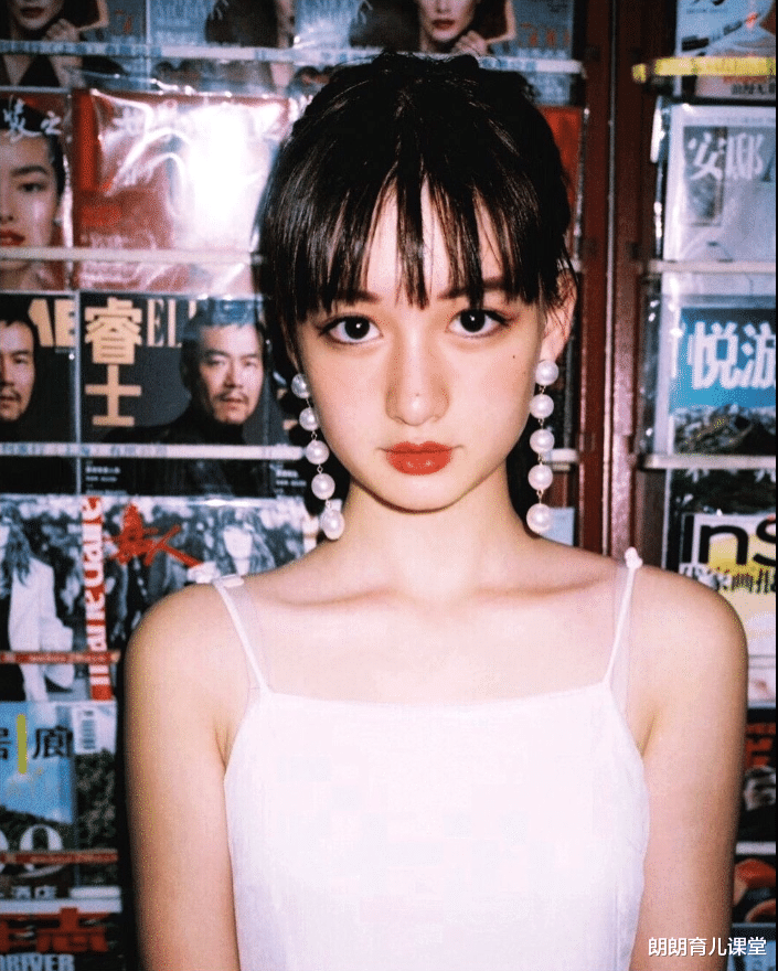 校花|北大校花“毕业照”走红，长相神似“李沁”，网友直呼：等你出道