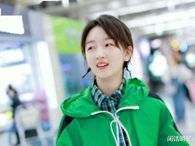 周冬雨|周冬雨，之所以让人讨厌，是情商不高，还是素质太差？