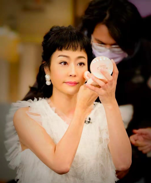 抗癌|46岁女星分享抗癌经历，呼吸困难似行尸走肉，因贫血考虑切除子宫