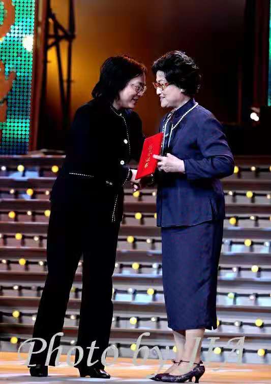 小润爱时尚|95岁王文娟去世，回顾她生前不同时期的经典穿搭，古典文雅又时髦