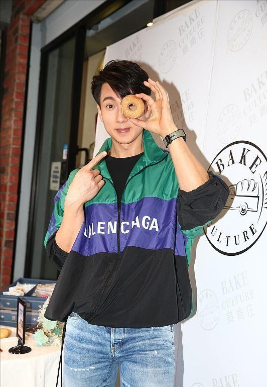 Lady变美日记|40岁刚出头的吴尊仍有“少年感”，叠穿衬衫和卫衣更减龄，太有活力