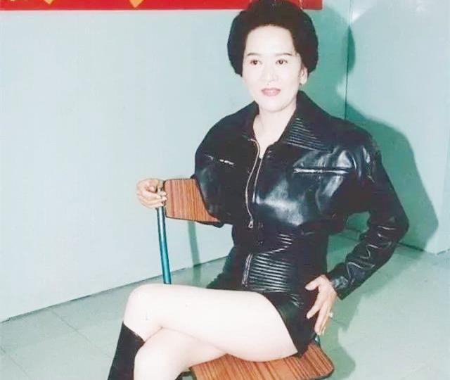 豪门|洪金梅：为嫁豪门穿塑身衣30年不离身，丈夫遗嘱财产只给一元钱