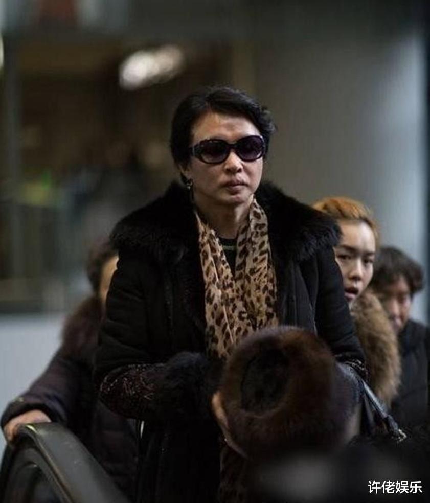 巩俐|女星们卸妆后谁最丑？看了金星，再看看巩俐，没有对比就没有伤害